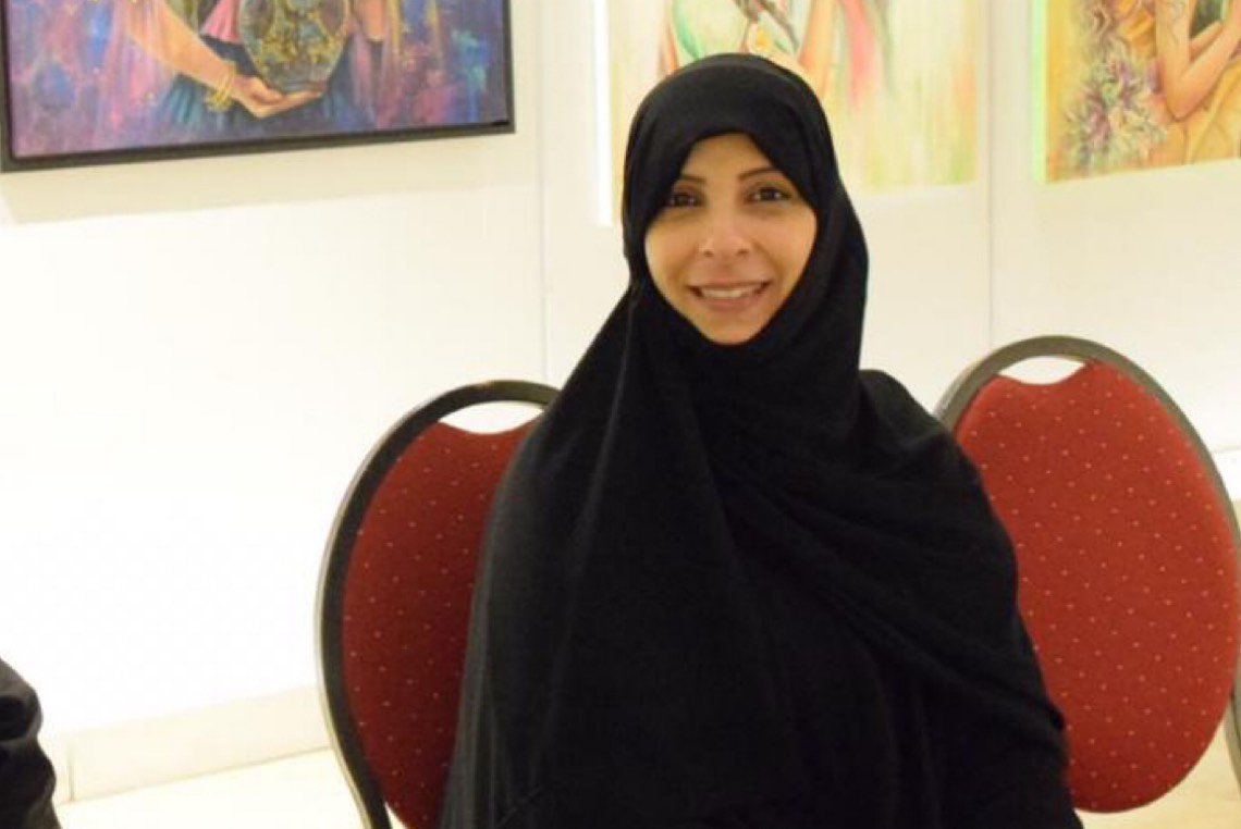 الفنانة التشكيلية فاطمة آل مطر