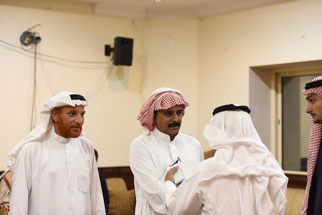 نوري حبتور والد المختطف نسيم وبجواره علي الخنيزي والد المختطف موسى